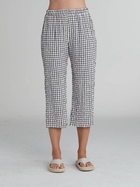 Crinkle Plaid Easy Crop in White Black Line Check